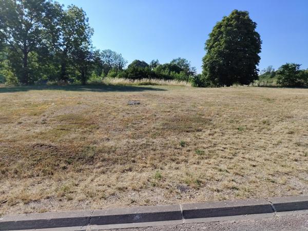 Terrain à vendre à 5 mn du Valduc.