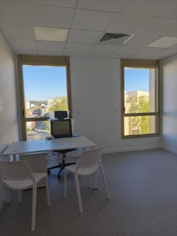 Bureau en location à Bordeaux au sein d'un pôle santé neuf certifié HQE avec accès PMR