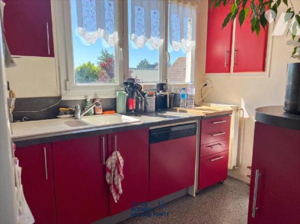 Située dans un quartier recherché, à proximité immédiate de l'école, cette maison de 75 m2 de s...