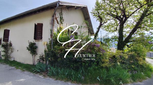 Maison ancienne avec jardinet