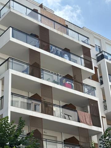 Studio avec grande terrasse