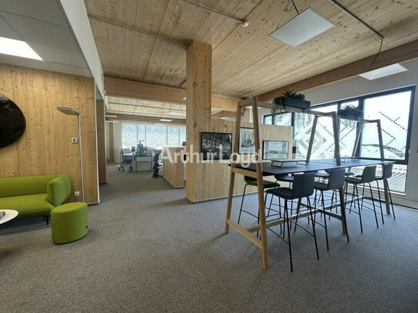 BUREAUX à LOUER de 302 m²