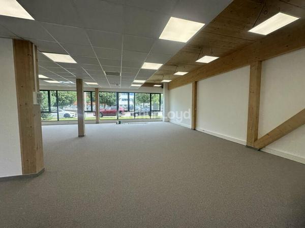 BUREAUX à LOUER de 302 m²