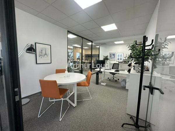 BUREAUX à LOUER de 302 m²
