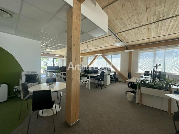 BUREAUX à LOUER de 302 m²