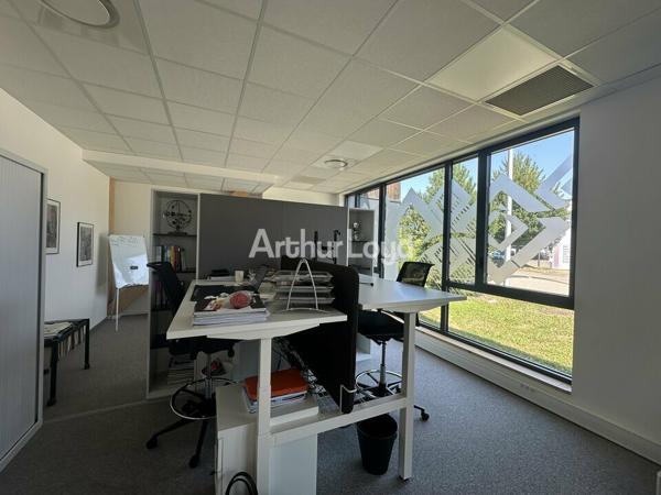 BUREAUX à LOUER de 302 m²