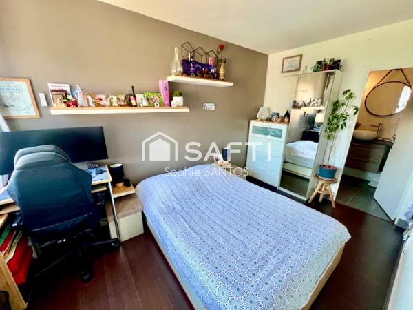 TRES LUMINEUX - EXPOSE PLEIN SUD - GRANDE CAVE