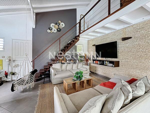 A VENDRE VILLA F5 AVEC PISCINE DE 135M² SAINTE-ANNE PROCHE DE LA PLAGE