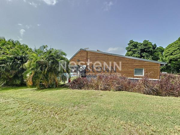 A VENDRE VILLA F5 AVEC PISCINE DE 135M² SAINTE-ANNE PROCHE DE LA PLAGE