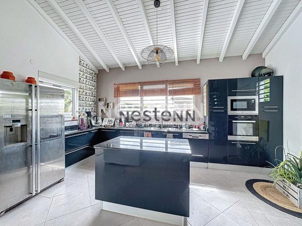 A VENDRE VILLA F5 AVEC PISCINE DE 135M² SAINTE-ANNE PROCHE DE LA PLAGE