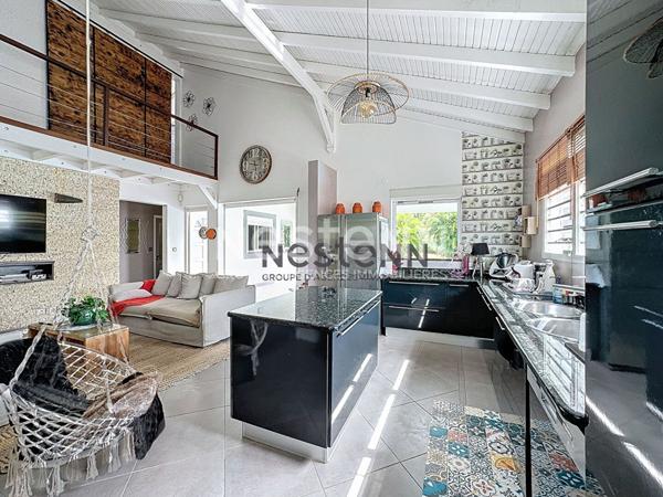 A VENDRE VILLA F5 AVEC PISCINE DE 135M² SAINTE-ANNE PROCHE DE LA PLAGE