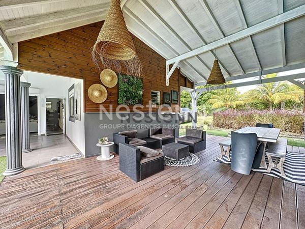 A VENDRE VILLA F5 AVEC PISCINE DE 135M² SAINTE-ANNE PROCHE DE LA PLAGE