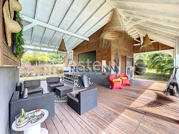A VENDRE VILLA F5 AVEC PISCINE DE 135M² SAINTE-ANNE PROCHE DE LA PLAGE