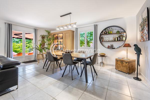 Maison
                                                                                                                                                                                                                                                                                                                        6 pièce(s)                                                                                                                                                                                                          4 chambre(s)                                                                                                                                                                                                          161  m²