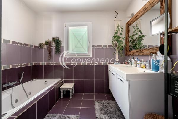 Maison
                                                                                                                                                                                                                                                                                                                        6 pièce(s)                                                                                                                                                                                                          4 chambre(s)                                                                                                                                                                                                          161  m²