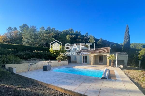 Maison, quatre chambres, Garage et piscine