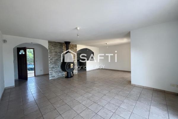 Maison, quatre chambres, Garage et piscine