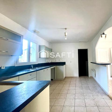 Maison, quatre chambres, Garage et piscine