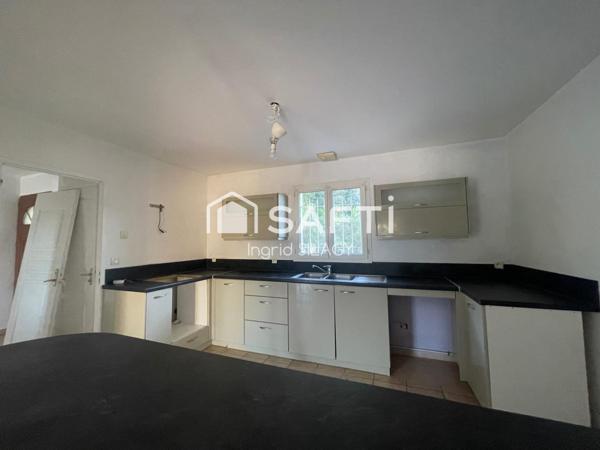 Maison, quatre chambres, Garage et piscine