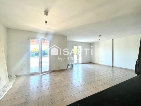 Maison, quatre chambres, Garage et piscine