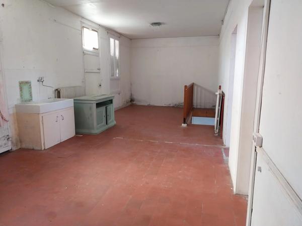 Sury-ès-Bois (18260) – Maison de village 100 m² avec jardin arboré et garage Prix : 57 000 € HAI Vente à terme libre: Paiement comptant 26 000 € + mensualité de 322,91 €/mois sur 8 ans