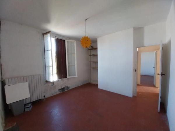 Sury-ès-Bois (18260) – Maison de village 100 m² avec jardin arboré et garage Prix : 57 000 € HAI Vente à terme libre: Paiement comptant 26 000 € + mensualité de 322,91 €/mois sur 8 ans