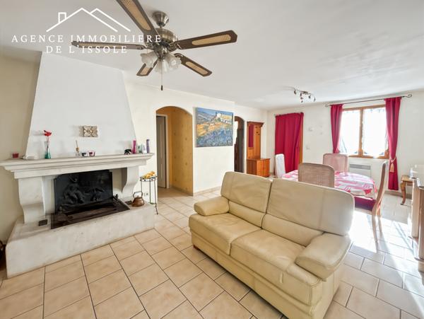 Besse-sur-Issole (83890) Maison Besse-sur-Issole, 88m², 700m² de terrain, garage, atelier, au calme