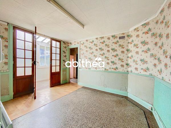 MAISON CENTRE ARRAS A RENOVER + GARAGES + JARDIN