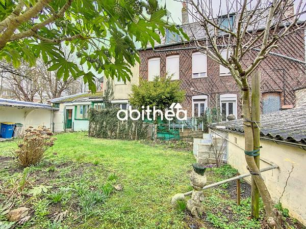 MAISON CENTRE ARRAS A RENOVER + GARAGES + JARDIN