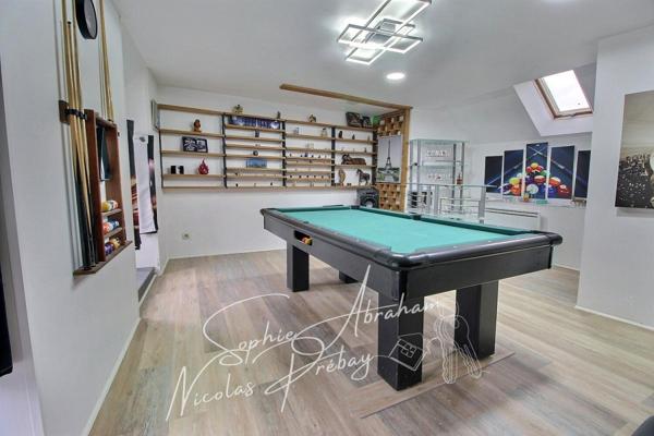 Maison en centre ville avec jardin, terrasse et places de parkings privatives