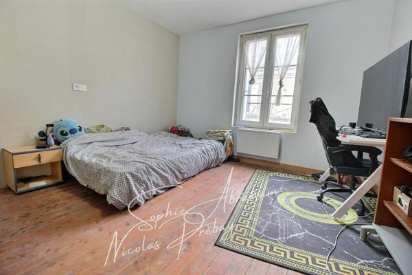 Maison en centre ville avec jardin, terrasse et places de parkings privatives