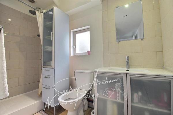 Maison en centre ville avec jardin, terrasse et places de parkings privatives