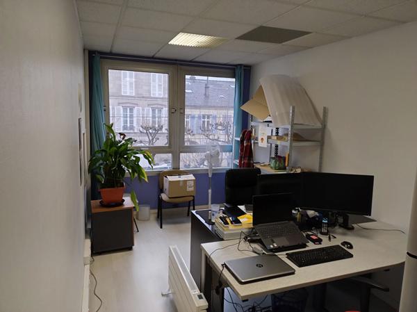 A VENDRE - LIMOGES proche de la gare des bénédictins - Bureaux d'environ 115 m²
