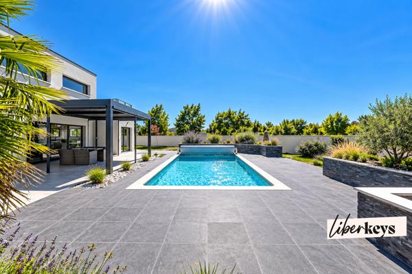 OLIVET Centre (45160) – Maison 250 m², 5 chambres, piscine chauffée et grand garage