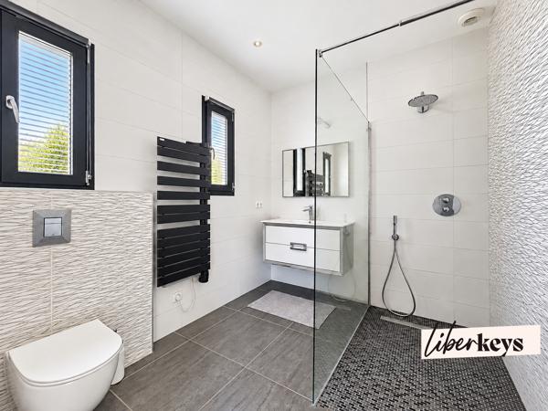 OLIVET Centre (45160) – Maison 250 m², 5 chambres, piscine chauffée et grand garage