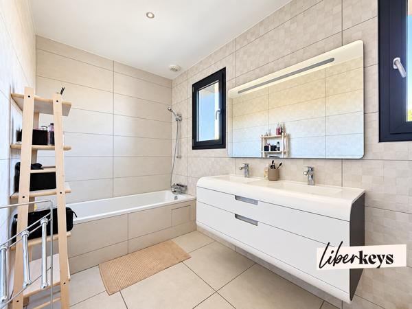 OLIVET Centre (45160) – Maison 250 m², 5 chambres, piscine chauffée et grand garage