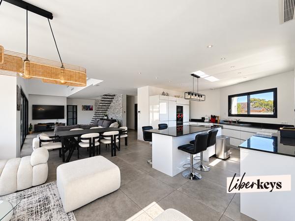 OLIVET Centre (45160) – Maison 250 m², 5 chambres, piscine chauffée et grand garage