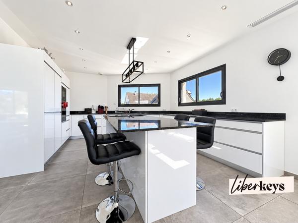 OLIVET Centre (45160) – Maison 250 m², 5 chambres, piscine chauffée et grand garage