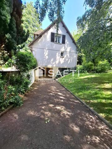 GRANDE MAISON AVEC VUE DEGAGEE SUR LA CAMPAGNE