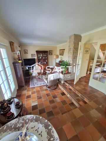 GRANDE MAISON AVEC VUE DEGAGEE SUR LA CAMPAGNE