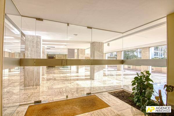 Versailles Avenue de Paris Appartement 4 P 90 m² carrez avec balcon, ascenseur et parking €695 000 ** - Référence 25590