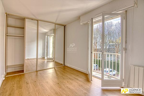 Versailles Avenue de Paris Appartement 4 P 90 m² carrez avec balcon, ascenseur et parking €695 000 ** - Référence 25590
