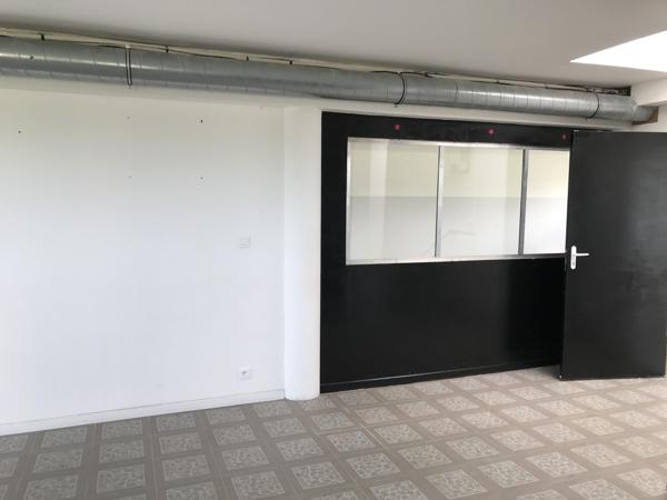A LOUER - BUREAUX - TRIGNAC - 174 M2 - PARKING - ZAC AUCHAN