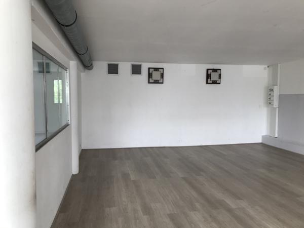 A LOUER - BUREAUX - TRIGNAC - 174 M2 - PARKING - ZAC AUCHAN