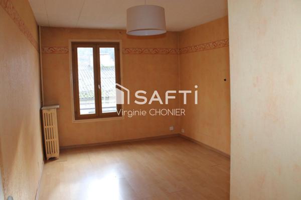 Agréable maison de ville à finir de rénover avec jardin