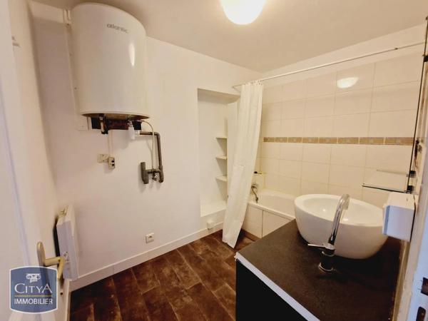 Appartement à louer 3 pièces 69.01m² Saint-Just-Malmont (43240)