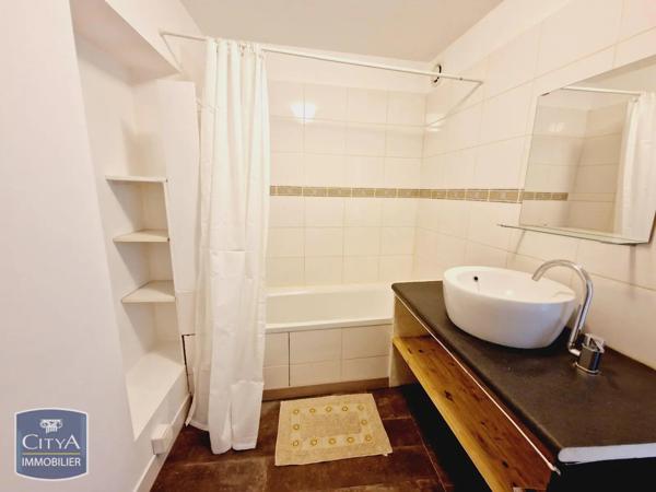 Appartement à louer 3 pièces 69.01m² Saint-Just-Malmont (43240)