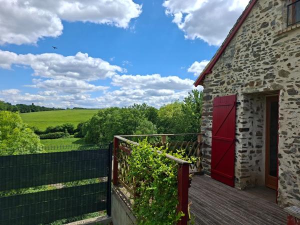 Jolie maison authentique en pierre, Au coeur des Alpes Mancelles, 160m2 surface totale sur Cave, 66 m2 Séjour, jardin clos, 3 chambres et Pièce palière.