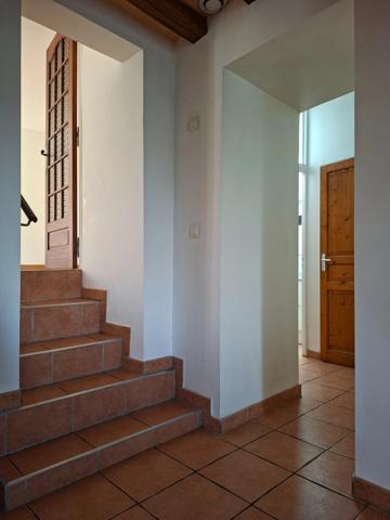 Jolie maison authentique en pierre, Au coeur des Alpes Mancelles, 160m2 surface totale sur Cave, 66 m2 Séjour, jardin clos, 3 chambres et Pièce palière.