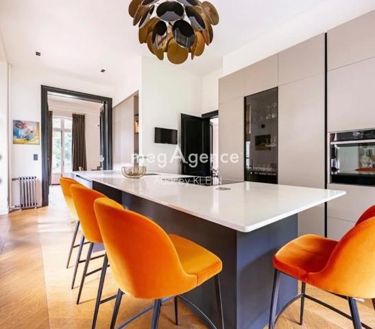 Maison à SENS, 89100 - 10 pièces 320m²